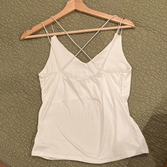 🎉 3/$15 Gaze White Tank Size Medium - Picture 2 of 3